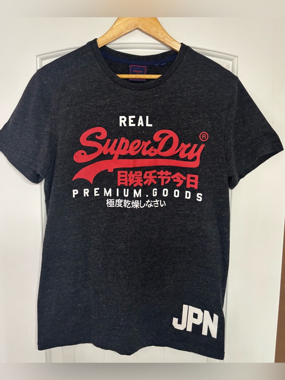 Superdry Gray Short-Sleeve Tee with Red & White Logo size Lg